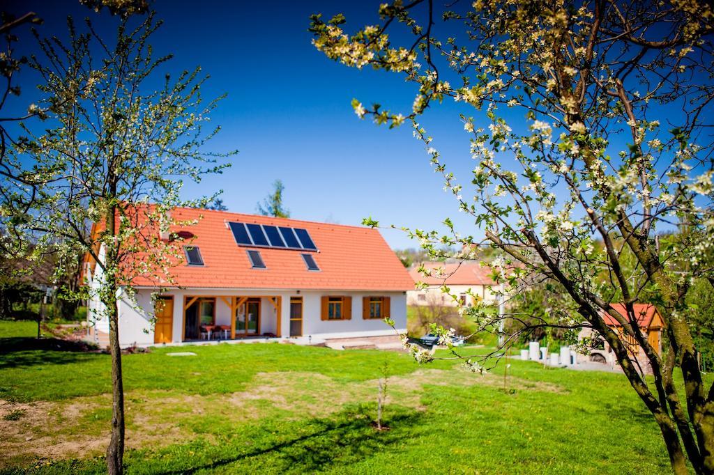 Rozmaring Vendeghaz Hotell Zengővárkony Eksteriør bilde