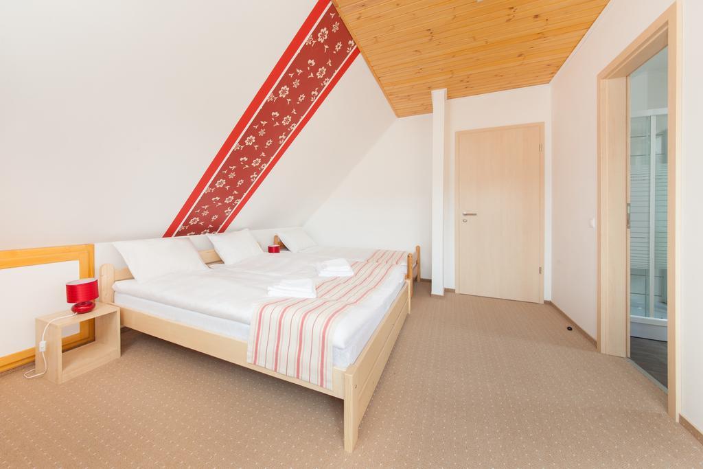 Rozmaring Vendeghaz Hotell Zengővárkony Rom bilde